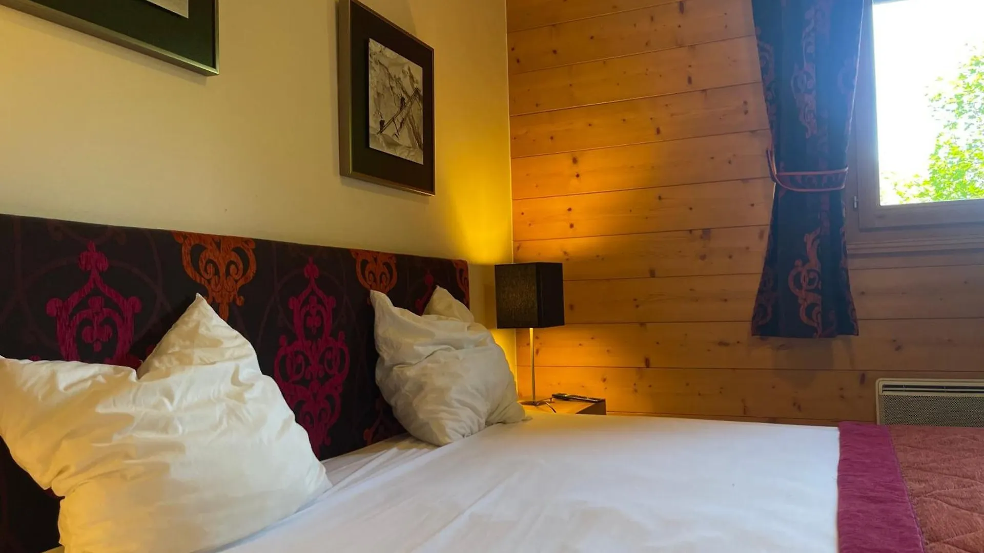 Appartement Avec Piscine, Balcon Et Parking Proche Centre Et Ski-Bus - Fr-1-624-38 Samoens 0*,  France