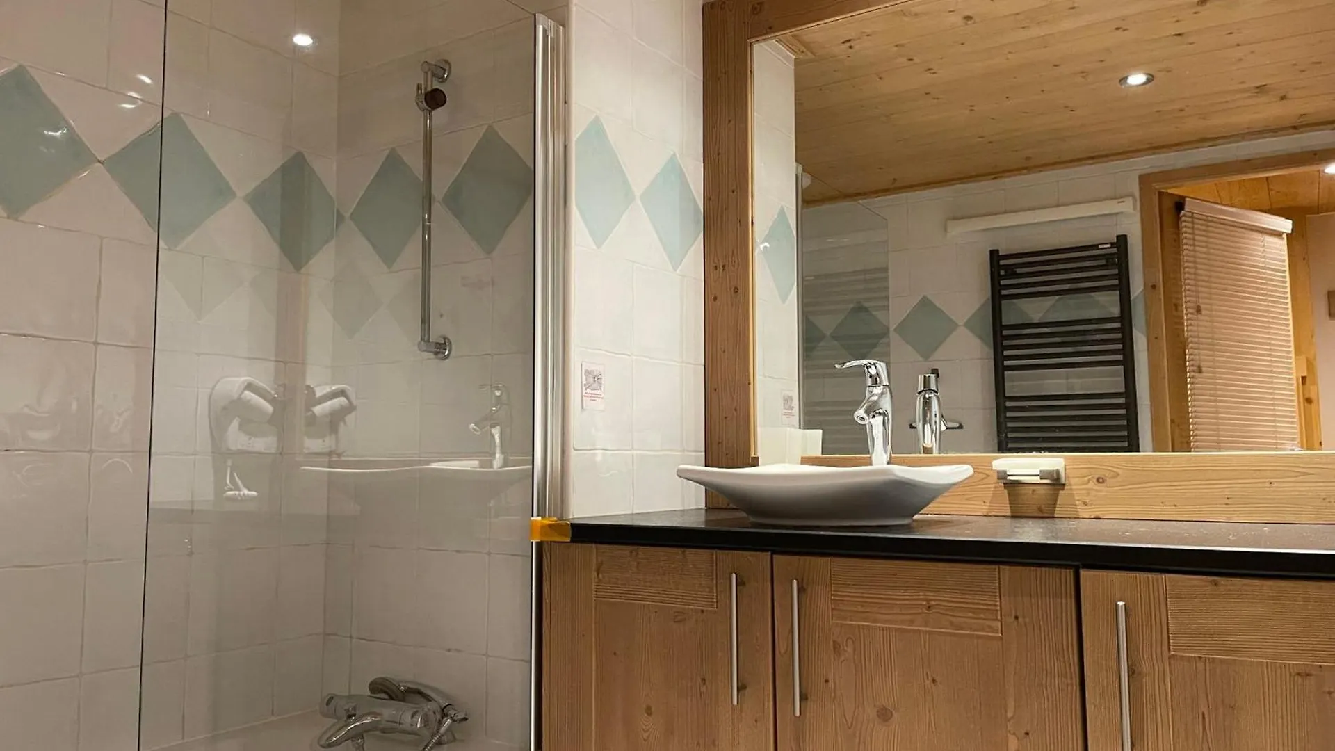 Appartement Avec Piscine, Balcon Et Parking Proche Centre Et Ski-Bus - Fr-1-624-38 Samoens 0*,